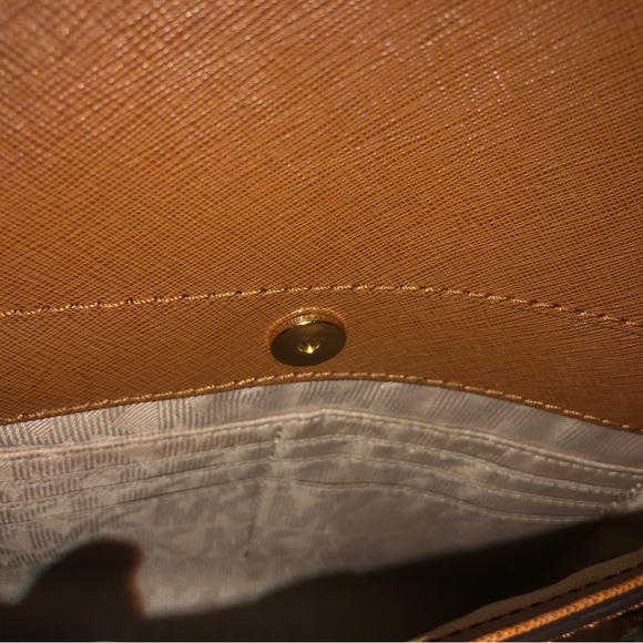 👜Michael Kors  NS Jet Set, with matching Fulton Wallet
👜Color: Brown - Picture 8 of 8